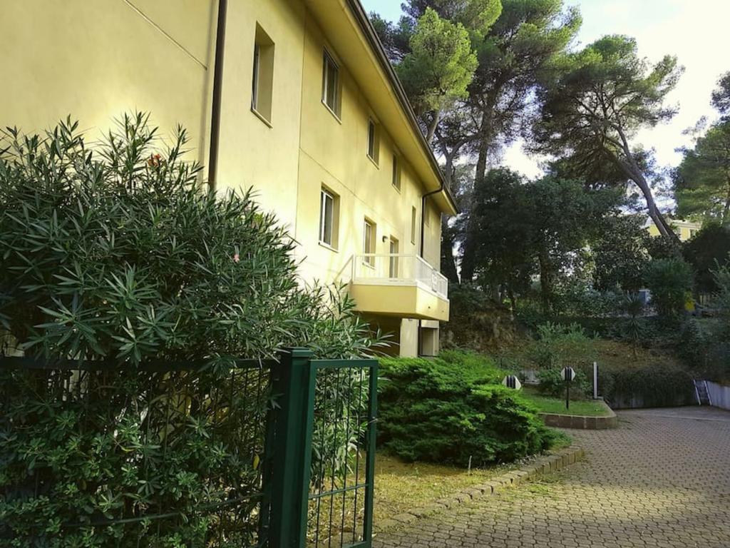 Beautiful Close To Private Parking Appartement