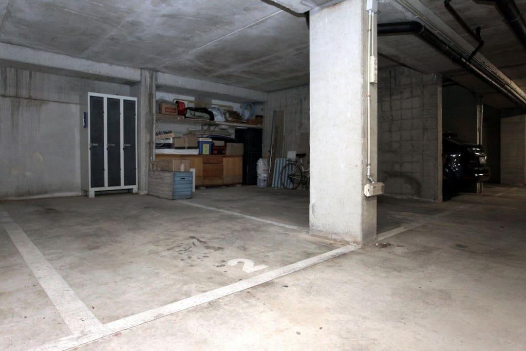 Beautiful Close To Private Parking Apartment *