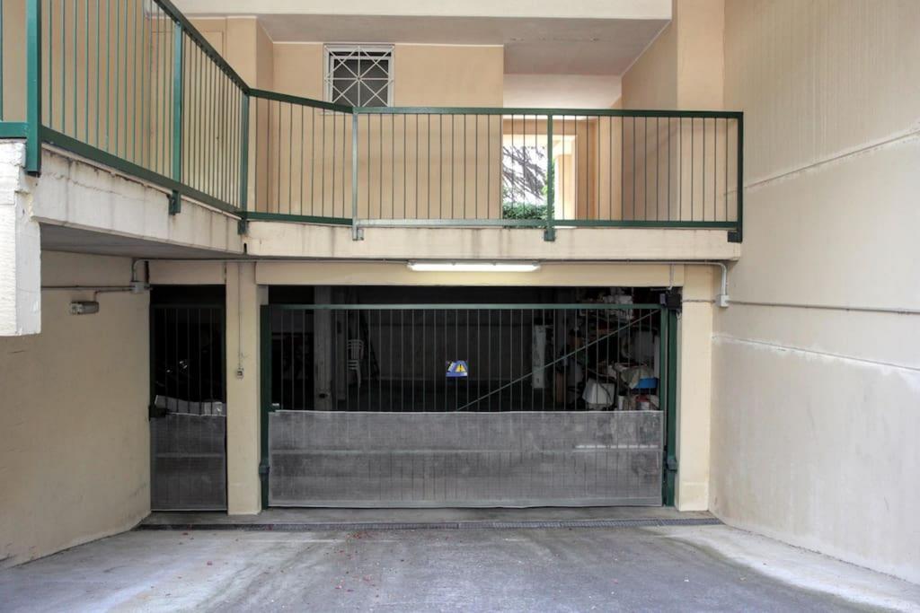 Beautiful Close To Private Parking