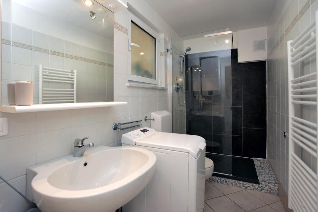 Beautiful Close To Private Parking *