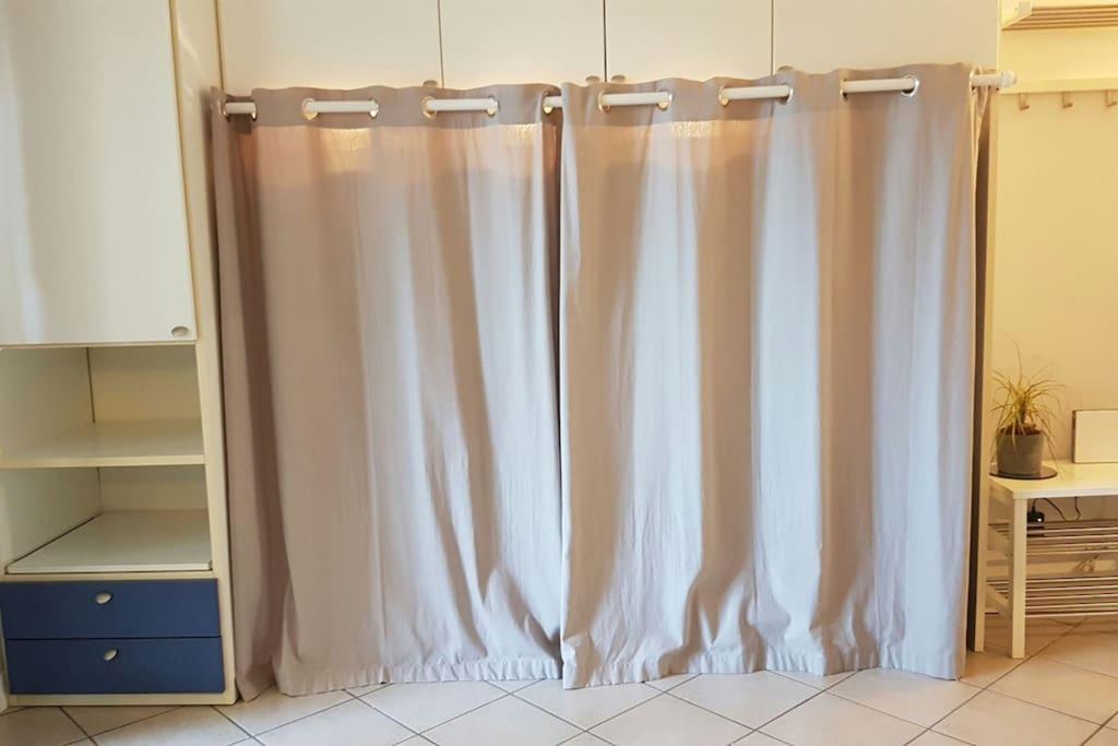 Beautiful Close To Private Parking Apartment *